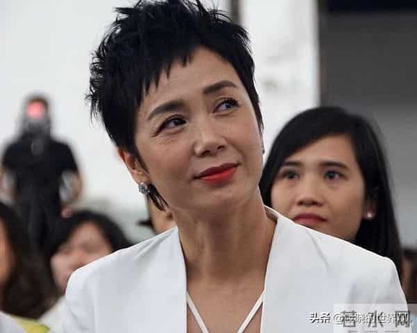 59岁蒋雯丽现状让人心酸:定居英国,又瘦又老,一代女神也落寞了