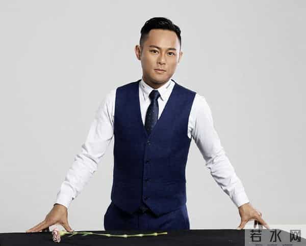 香港知名男星宣布复出,两度退出娱乐圈,举家移民澳洲失败