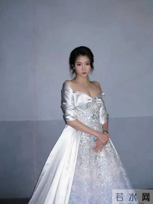 关晓彤居然这么有料,国民闺女真的是长大了