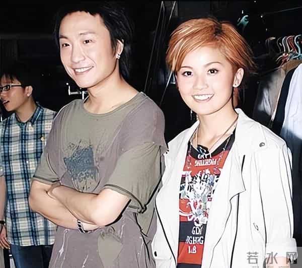 恭喜！知名港星蔡卓妍阿sa新恋情，被曝和小10岁帅气健身教练热恋