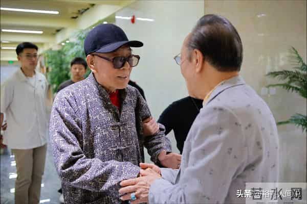 痛心!曝“沙僧”刘大刚去世细节,患病后瘦到变样,桌子上摆着药