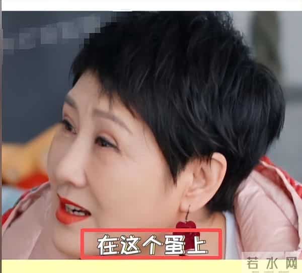 收手吧!63岁张凯丽穿“黑丝”现身不到72小时,恶心的事情发生了