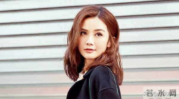 43岁阿Sa恋情曝光，竟然是比自己小10岁的健身教练，不少网友担心