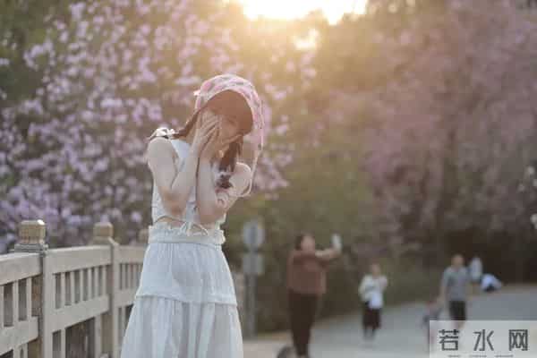 汤音璇｜清纯甜美写真，春日漫步，花海中的甜美少女