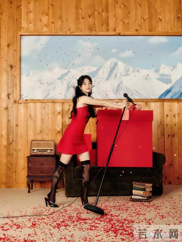 杨紫今日生日大片,丝袜美女,红裙黑丝,红运随心