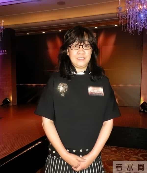 和乔妹合照后,陈百祥又曝曾志伟盯上了余咏珊,小心思演都不演了