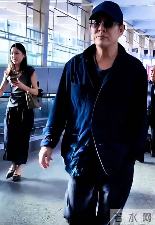 李连杰脱光上衣自证清白后,有网红提出质疑,吃的什么神丹妙药?