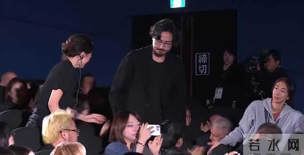 白百何亲自下场怒喷制片方！制片方得知她未拿奖后，集体将她孤立