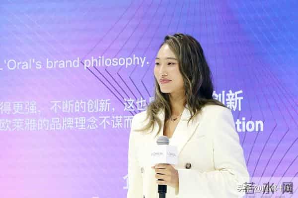 郑钦文空降第八届进博会，现场分享护肤秘诀：“防晒+保湿”