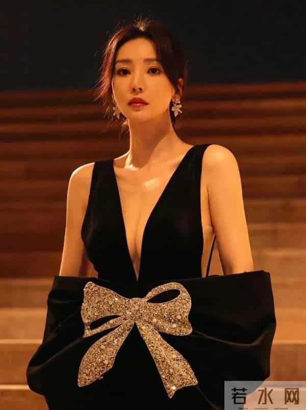 柳岩性感穿搭合集,你喜欢哪一套?