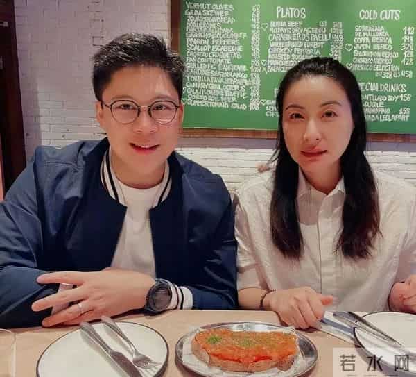 霍启刚也没想到，他79岁的父亲霍震霆，如今还能再为霍家“争光”