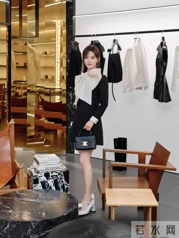 章若楠黑裙造型封神!美腿加持,小说里的豪门千金从此有了脸