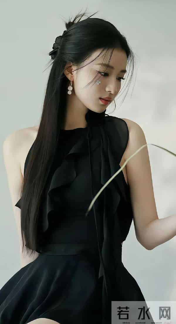 绝了!王楚然这组写真简直是视觉核弹,美炸全场!