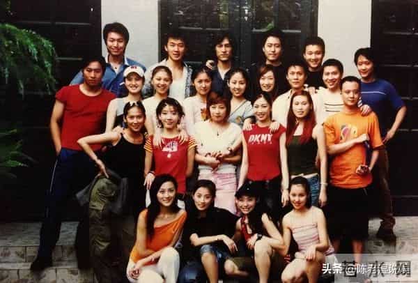 她错过靳东,转身嫁给父亲看中的女婿,如今45岁被婆家宠成公主!