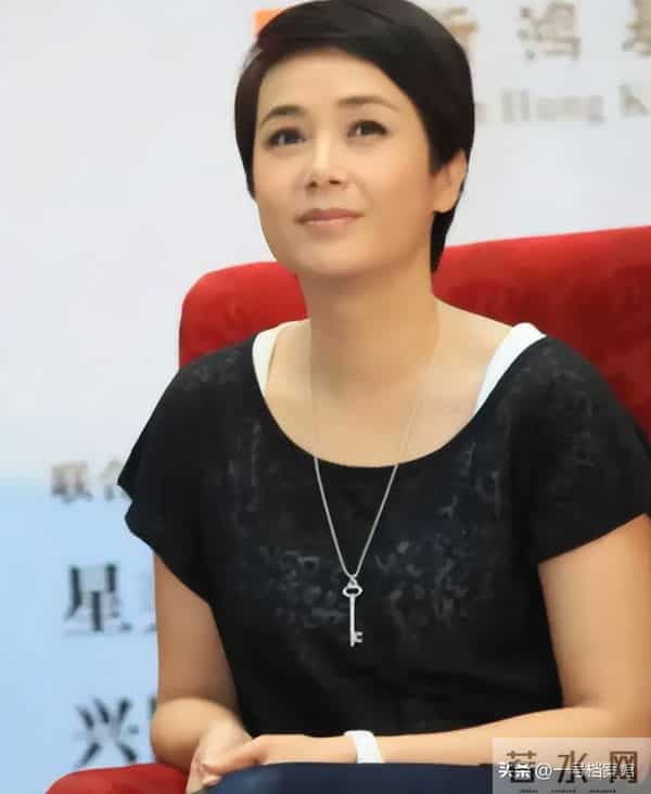 国内挣钱国外花?59岁的蒋雯丽又瘦又老,如今的下场怪不了别人