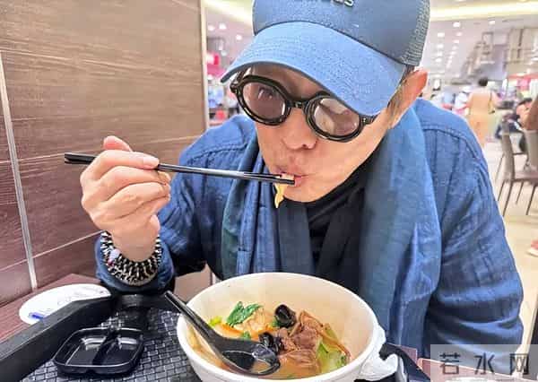 李连杰脱光上衣自证清白后,有网红提出质疑,吃的什么神丹妙药?