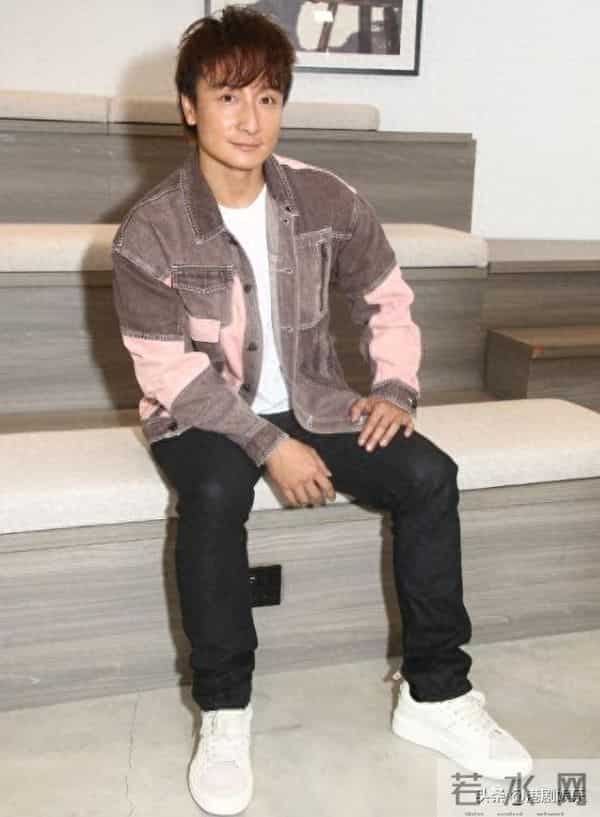 方力申曝太太下个月预产期！太太担心到哭，车程超两小时工作不接