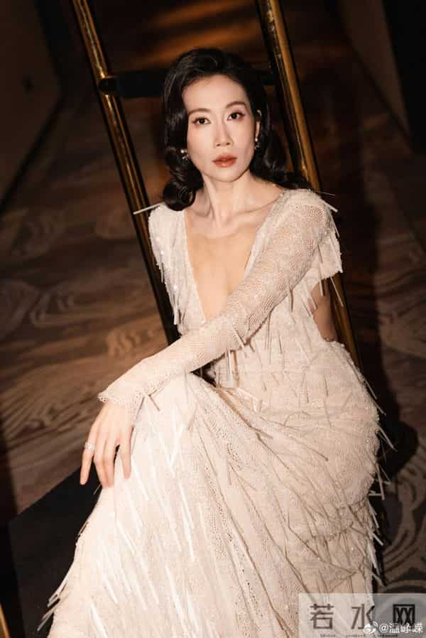 知名女演员刷到AI假冒自己的直播间,生气质问竟被拉黑:“你是温峥嵘,那我是谁?”