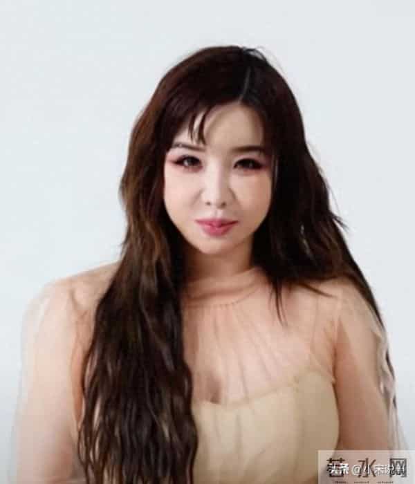 韩国女星与公司撕破脸，公布自己私人手机号，疑似因整形失败