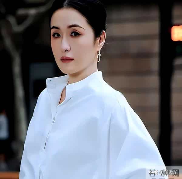 官媒点名秦雯没几天,令人担心的事接连发生,遭殃的何止冯绍峰