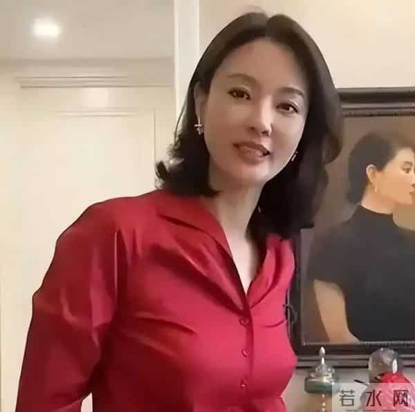 前央视主持刘芳菲现状,俩富豪前任全都判死刑,如今她满眼空洞