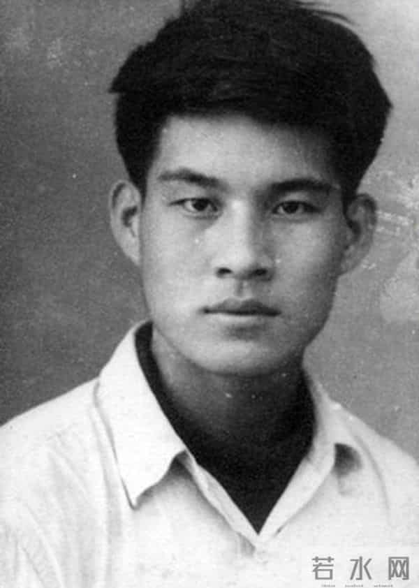 真没想到 我们喜爱的这位硬派男星 竟是戴望舒的女婿 其妻子也是演员