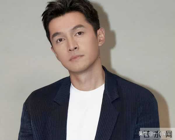 王家卫"录音门事件"才过几天，胡歌官宣喜讯，原来他们不是一路人