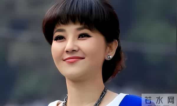 51岁主持人方琼:嫁给电视台领导,21岁儿子不仅长得像她还是学霸