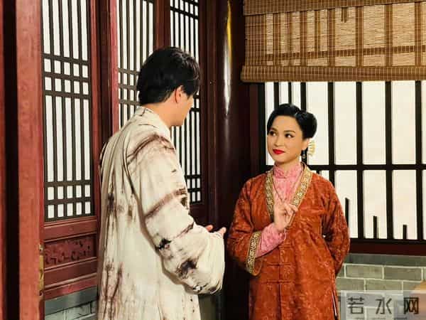 风韵犹存!TVB女星罕见以多套泳衣造型示人,对手演员看后直脸红