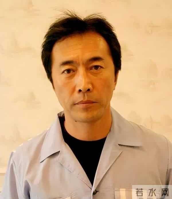 著名演员郑晓宁:曾为爱离婚,49岁再婚娶小娇妻,50岁终当爹