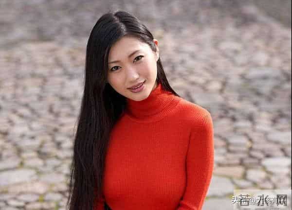 日本性感女王坛蜜:身材火辣拍全裸写真,用大尺度私照为自己拉票