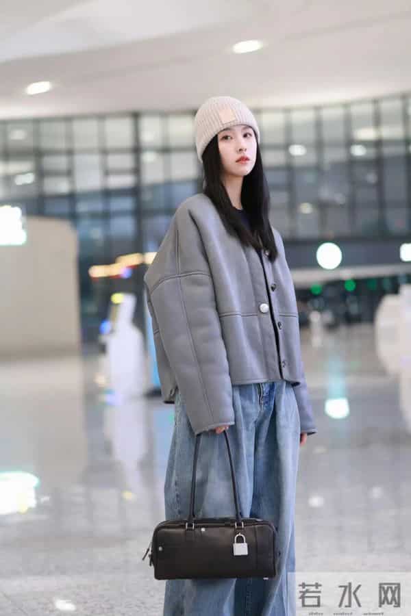 清冷知性风的天花板!陈都灵机场生图曝光,这身造型又鲨疯了