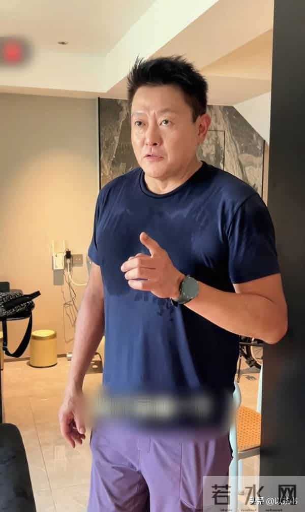 58岁TVB演员成单亲爸爸,名声坏了无戏可拍,靠卖豪宅卖饭为生