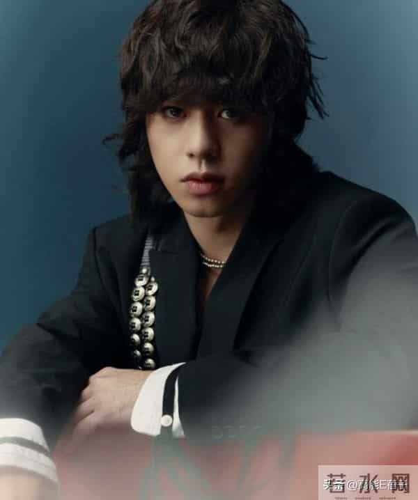 他曾因长胖被嘲,减肥变爆炸头帅哥,今成谢霆锋师弟猛晒腹肌!