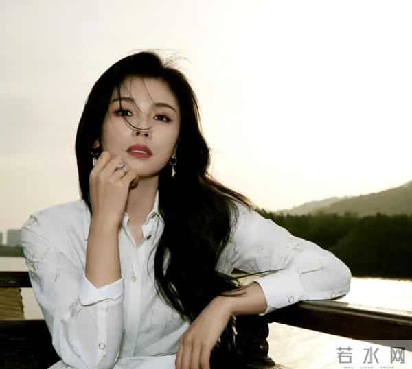 46岁刘涛浙江一日游,长得一般,没有网上说的那么美