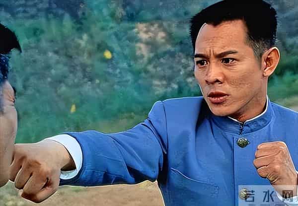 不敢认!看了61岁李连杰和63岁利智的合照,风光背后满是心酸