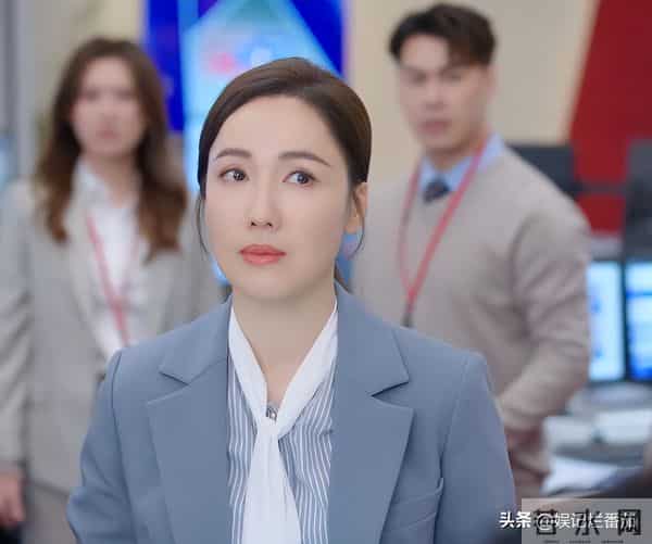 气场弱就别霍霍新闻女王2?眼神空洞 像软柿子,还是回综艺卖惨吧