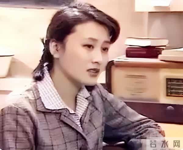 收手吧!63岁张凯丽穿“黑丝”现身不到72小时,恶心的事情发生了