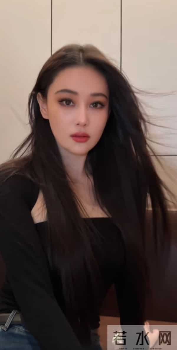 嫁给何捷以后的张馨予感觉比以前漂亮了，越来越美，越来越柔和了