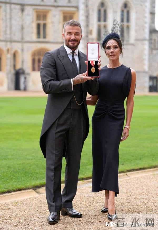 小七新镜头！庆祝大贝封爵，穿吊带皮草，油光满面成熟得不像14岁