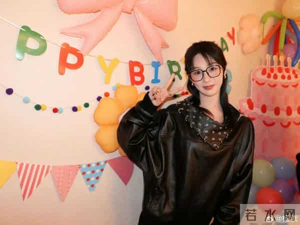 “面部塑料感重”发酵3天后,杨紫更新新动态,宋丹丹的话遭反转