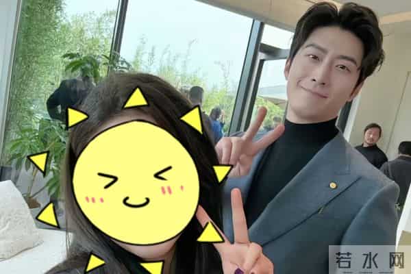 窦骁被传婚变后首次现身,手上婚戒显眼,依旧是何超莲帅气的老公