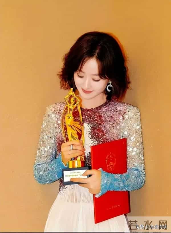 暂别荧幕4个月,赵丽颖宣布喜讯,给内娱的女演员们提了个醒