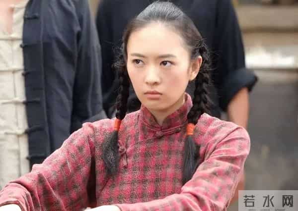 张国立做梦都想不到，儿子张默“不要”的童瑶，当下竟迎来了逆袭