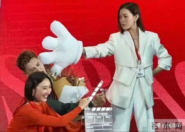 干爹离世10天后，佘诗曼迎来好消息，这下许绍雄可以放心了