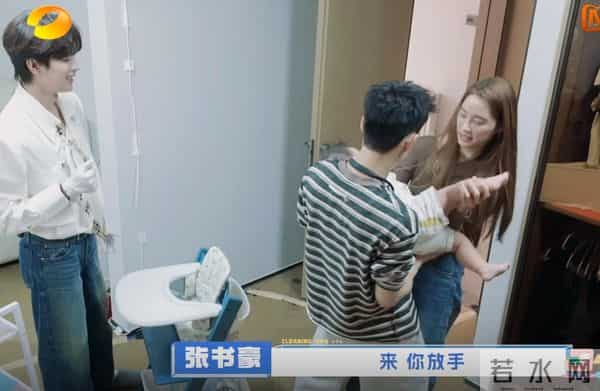 欧阳娜娜姐姐携老公上综艺,住杭州250平房,老公全职带娃不赚钱