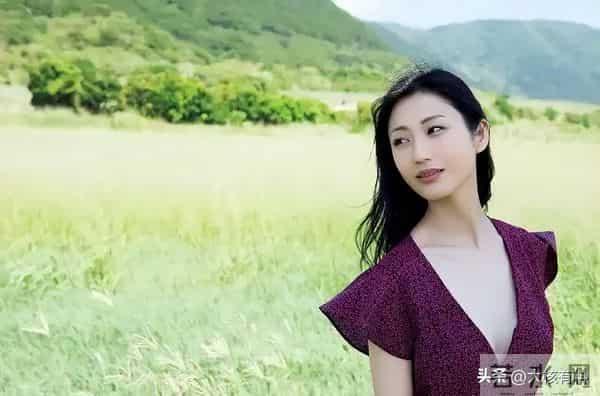 日本性感女王坛蜜:身材火辣拍全裸写真,用大尺度私照为自己拉票