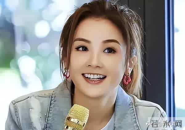 43岁阿Sa恋情曝光，竟然是比自己小10岁的健身教练，不少网友担心