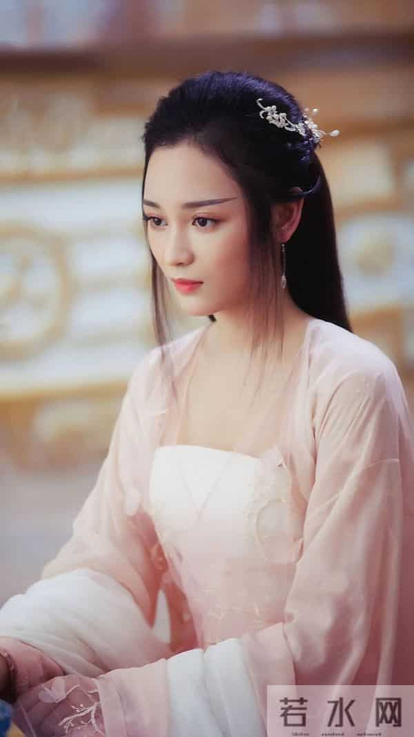 王一菲被指在街头抽烟并乱扔烟头,本人发文道歉:我会改正错误,接受监督与批评