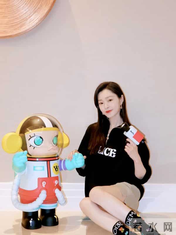 宋轶的腿又白又长,比例好绝